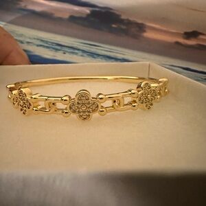 Elegant Gold Bracelet with White diamond Accents